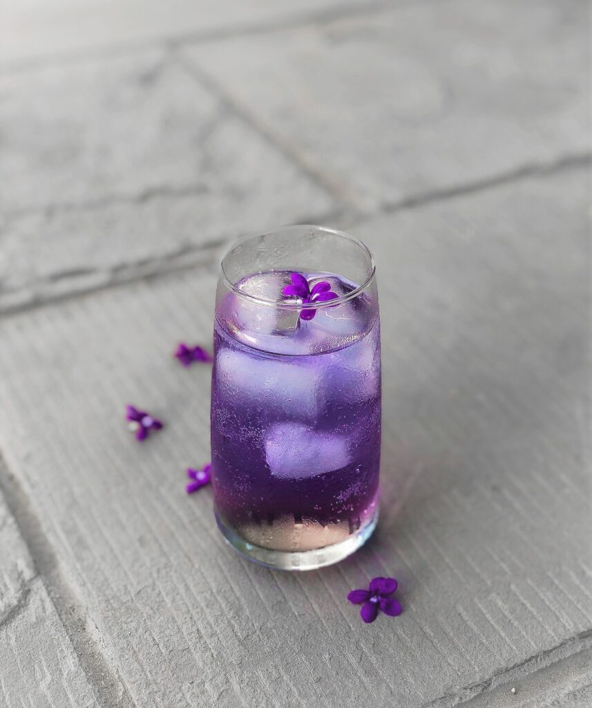 sirop de toporasi violeta de padure violet cu gheata bautura racoritoare naturala
